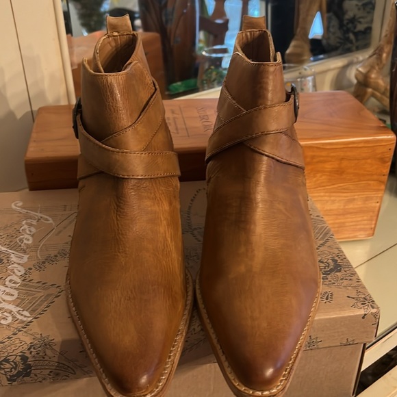 Free People Leather Ankle Boots NWT - Picture 8 of 10